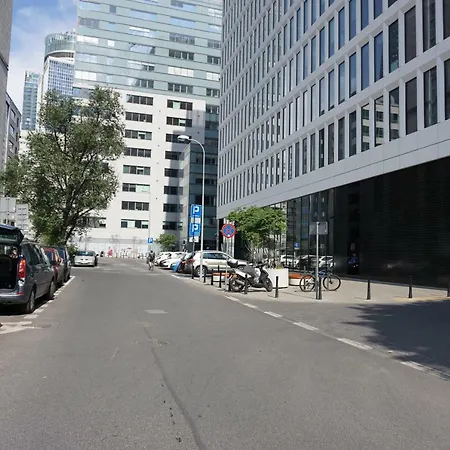 Metro Rondo Onz Lägenhet