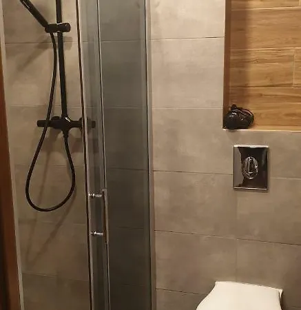 Metro Rondo Onz Appartement *